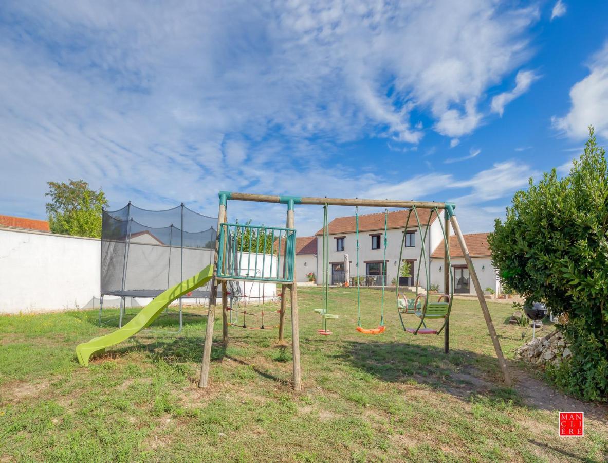 Maison Blanche Piscine Et Petit Dejeuner Châtellerault Exterior foto